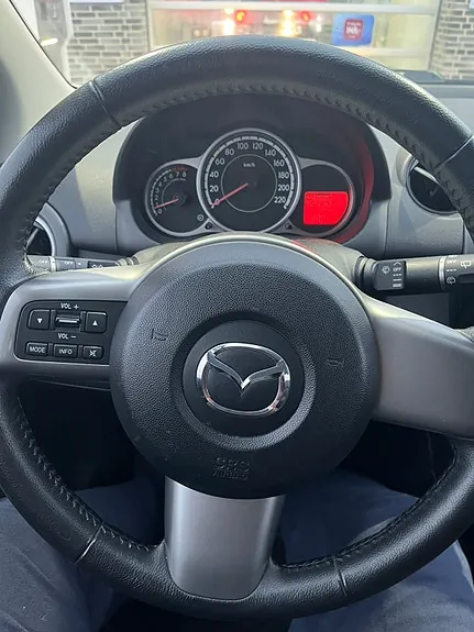 Mazda 2 2011 photo 5