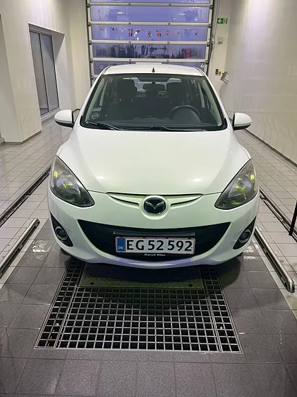 Mazda 2 2011 photo 4