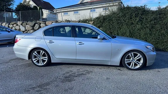 BMW 520I