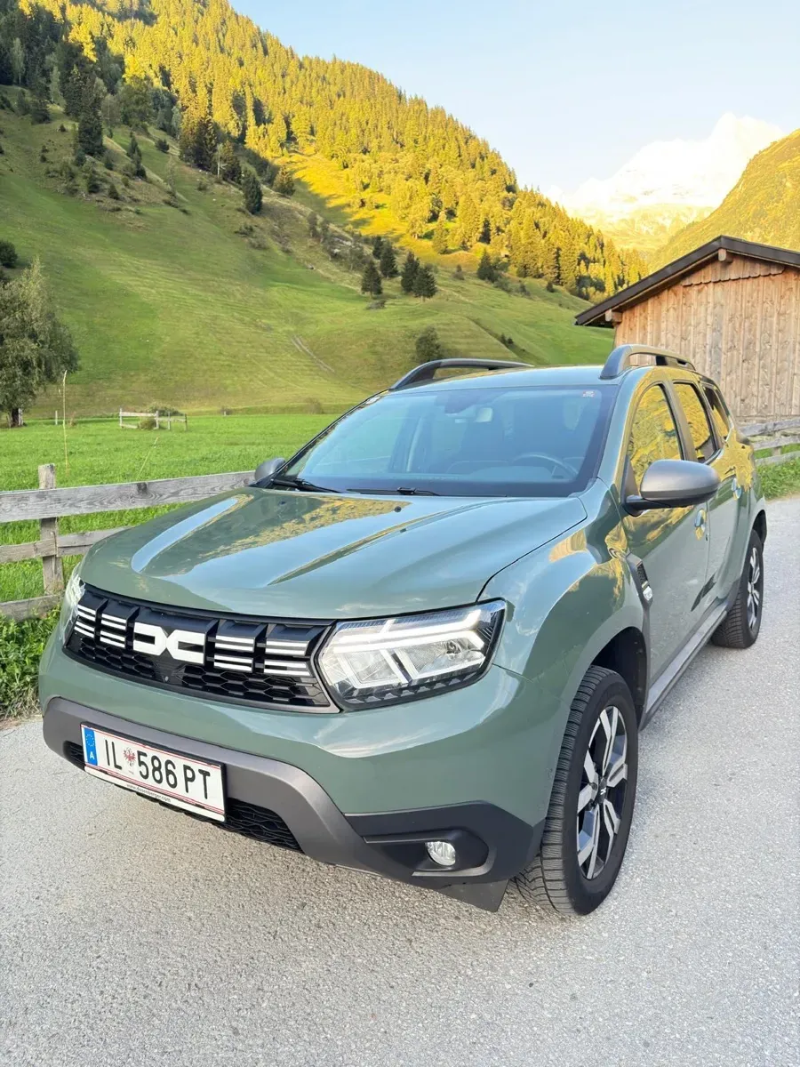 Dacia Duster 2023 photo 2