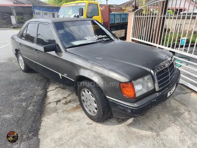 Mercedes-Benz 230