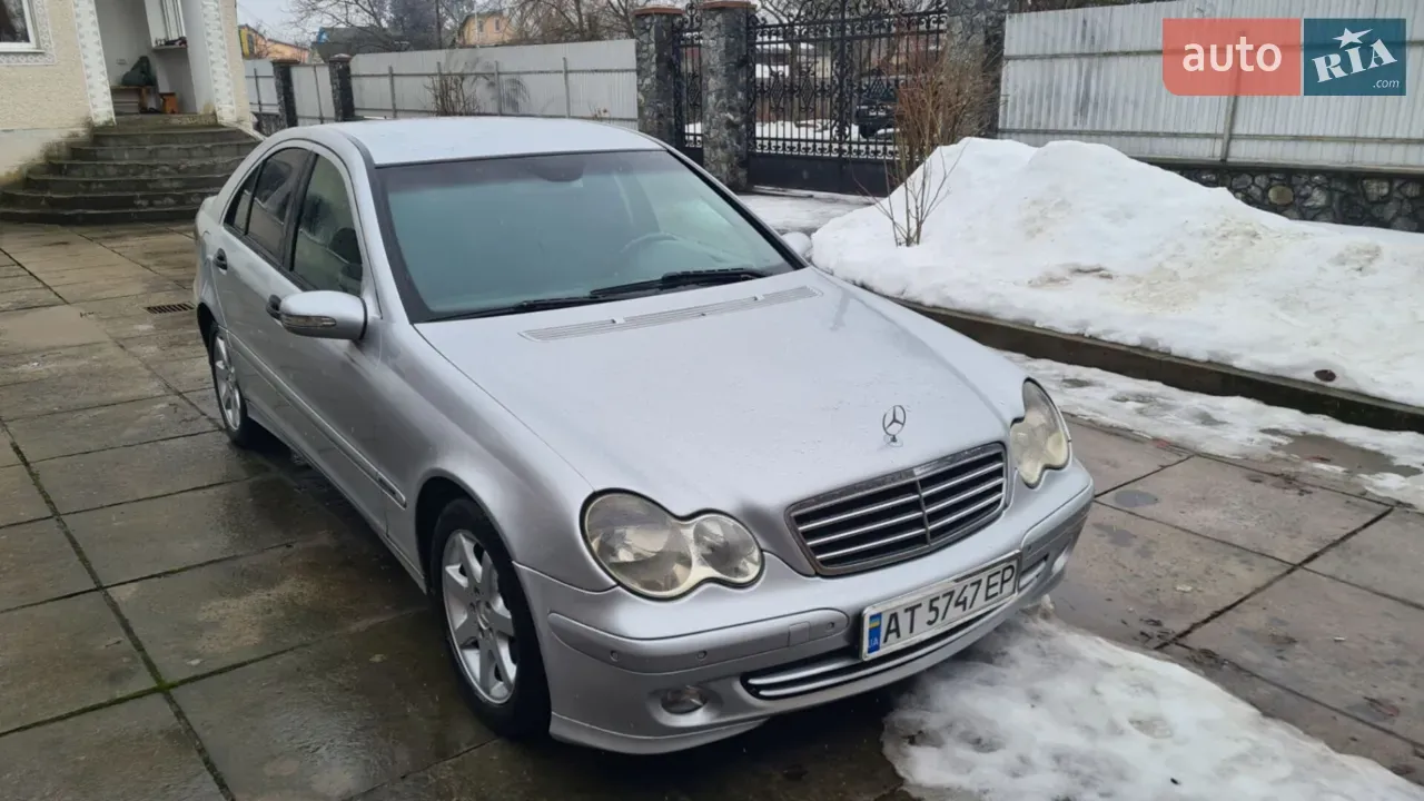Mercedes-Benz C-Class 2004 photo 2