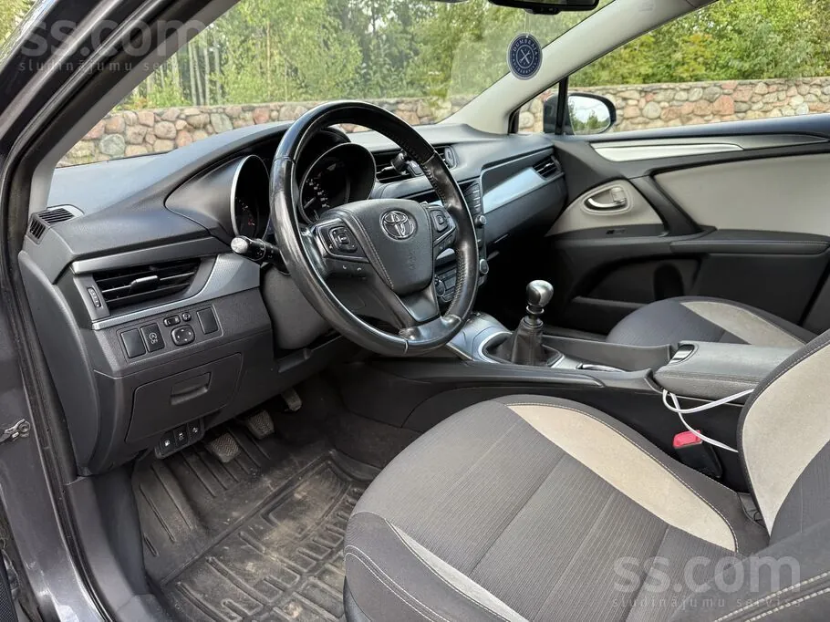 Toyota Avensis 2015 photo 5