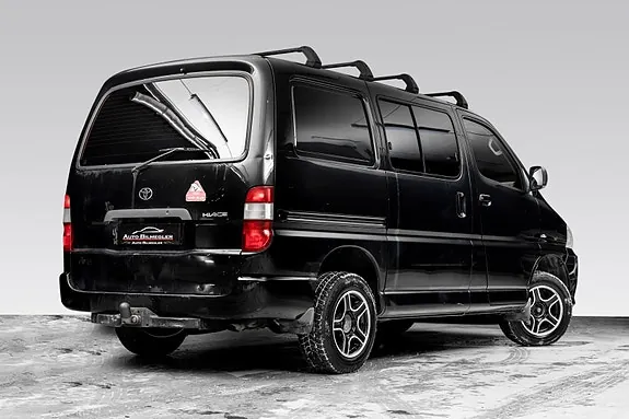 Toyota Hiace 2009 photo 2
