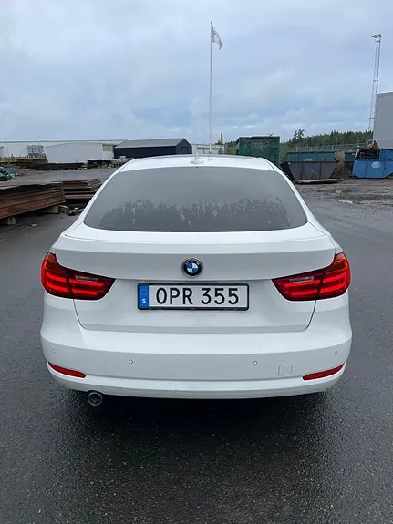 BMW 318D 2014 photo 2