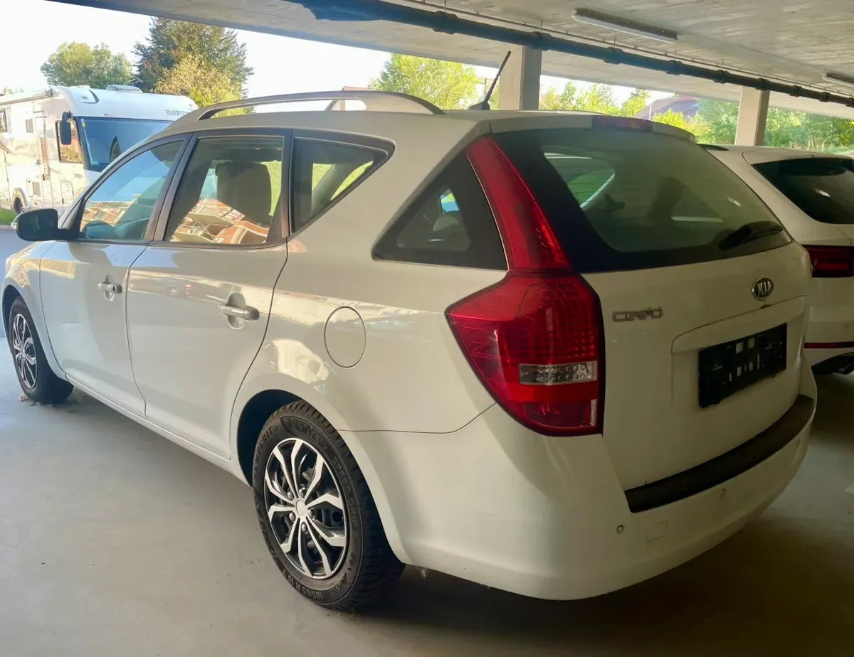 Kia Ceed 2010 photo 3