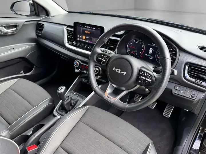 Kia Stonic 2023 photo 3