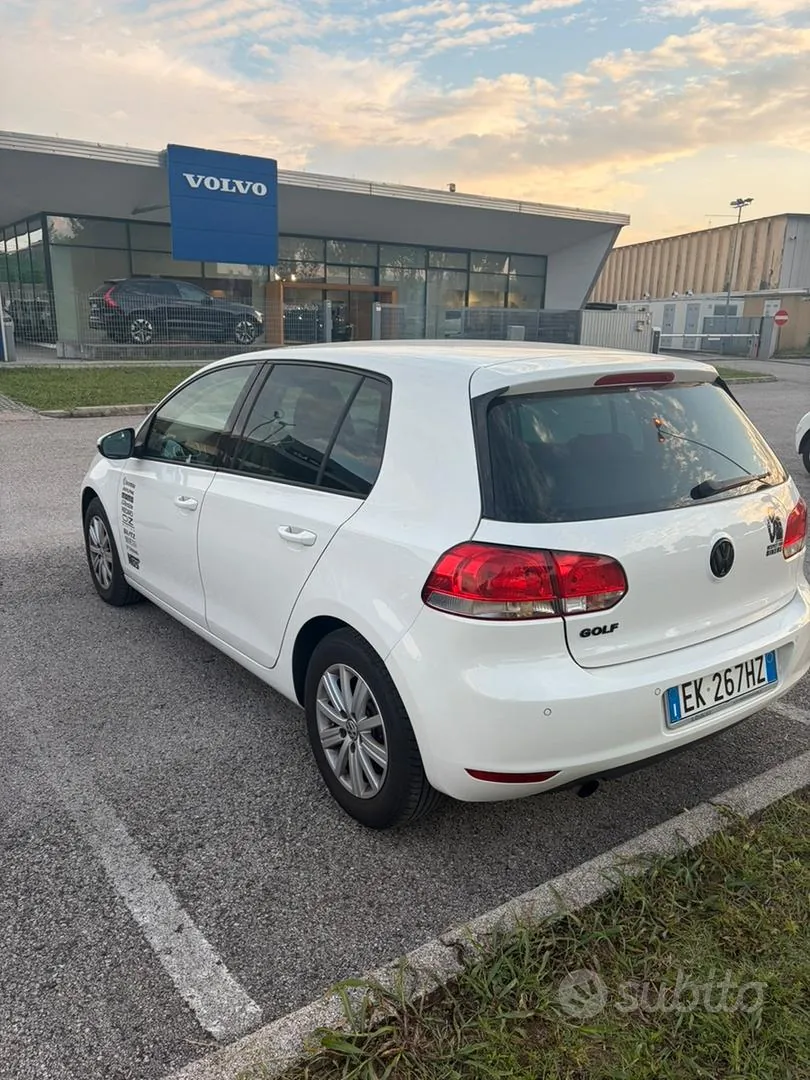 Volkswagen Golf 2011 photo 2