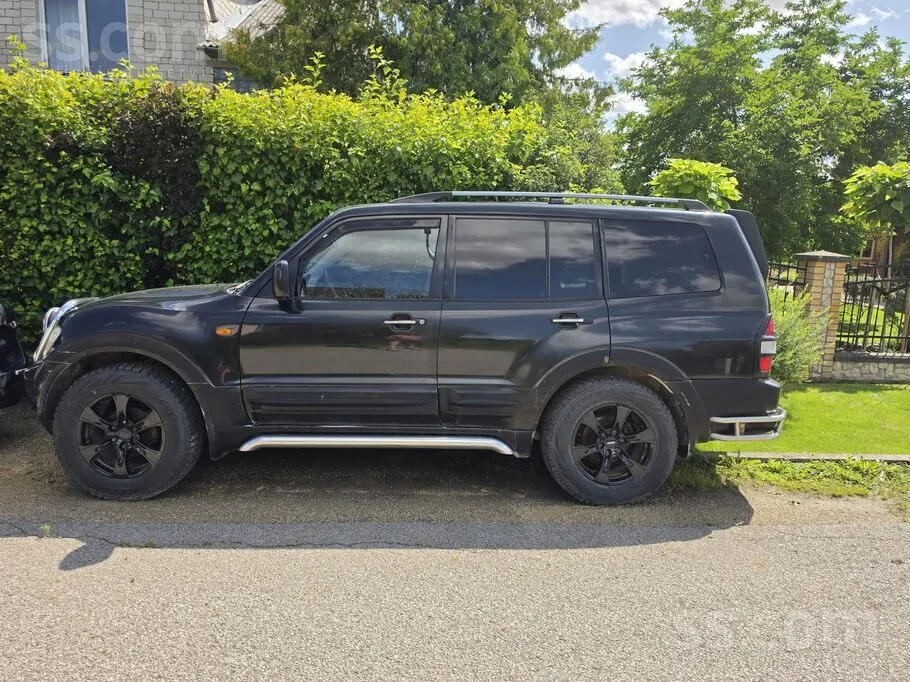 Mitsubishi Pajero 2000 photo 2