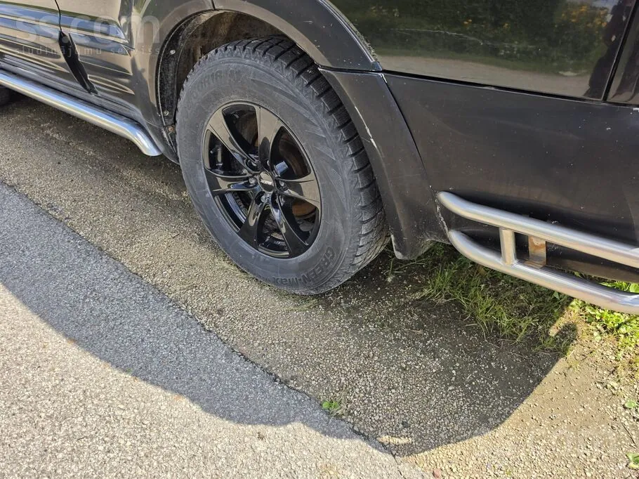 Mitsubishi Pajero 2000 photo 4