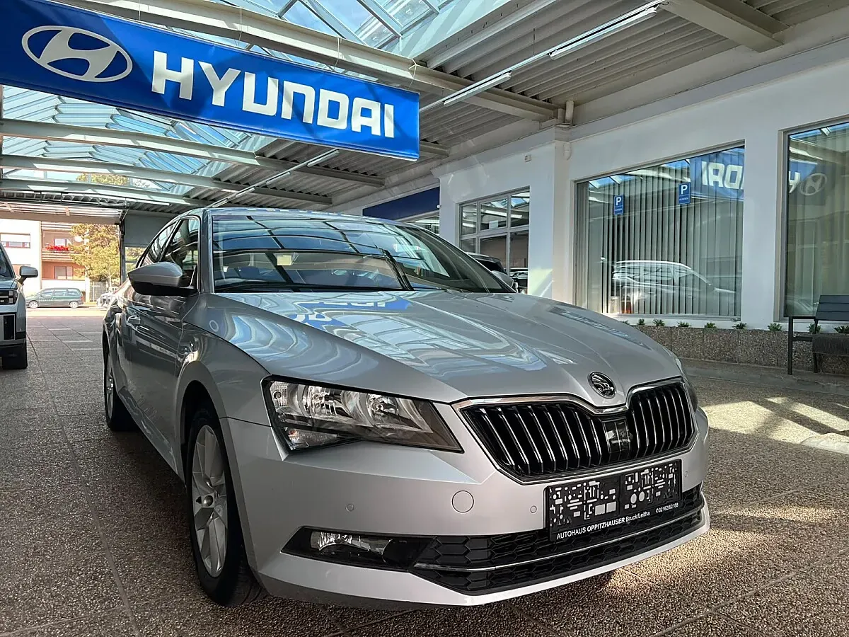 Skoda Superb 2019 photo 3