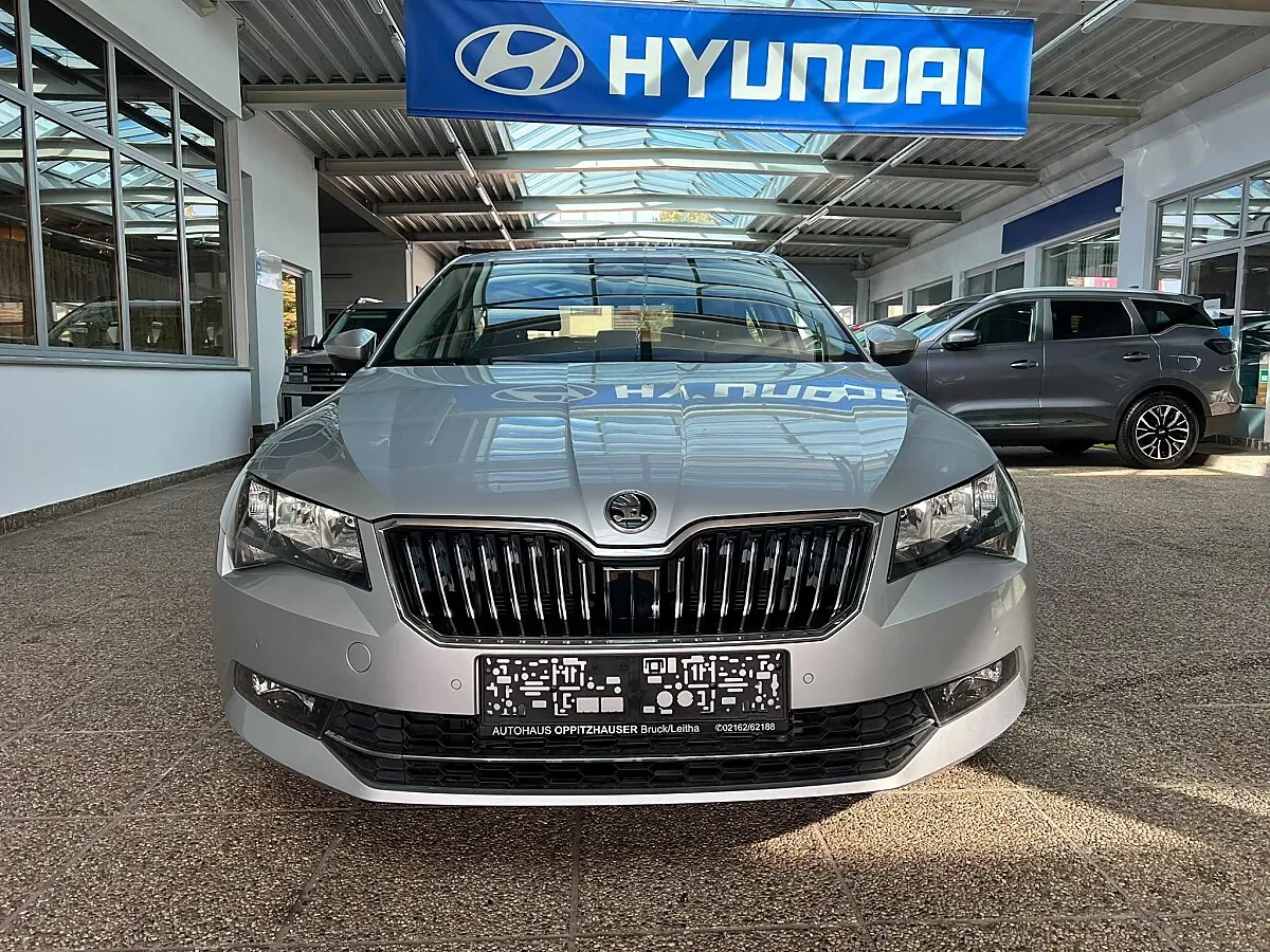 Skoda Superb 2019 photo 2