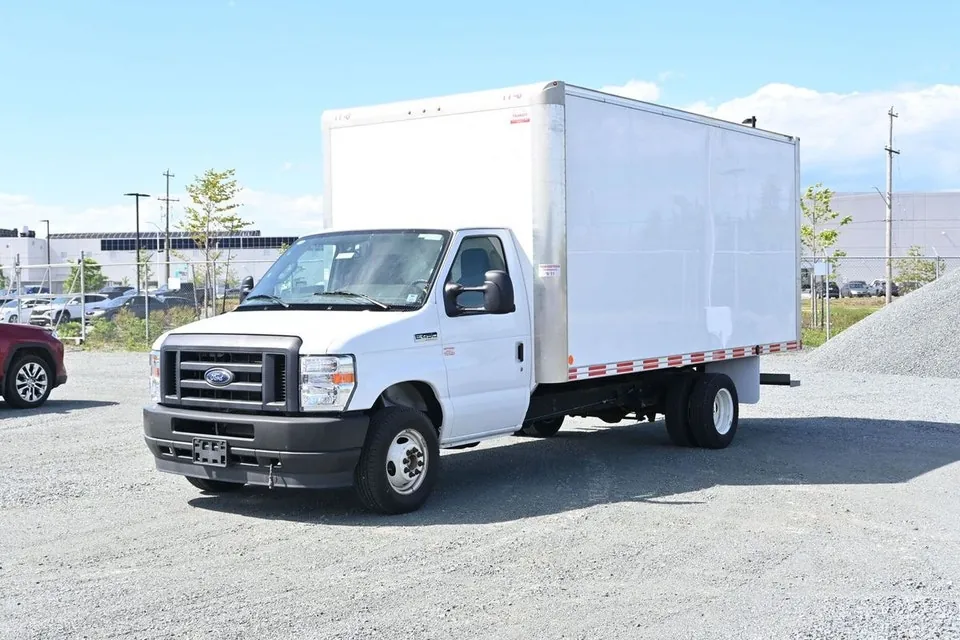 Ford E-450 2025 photo 3