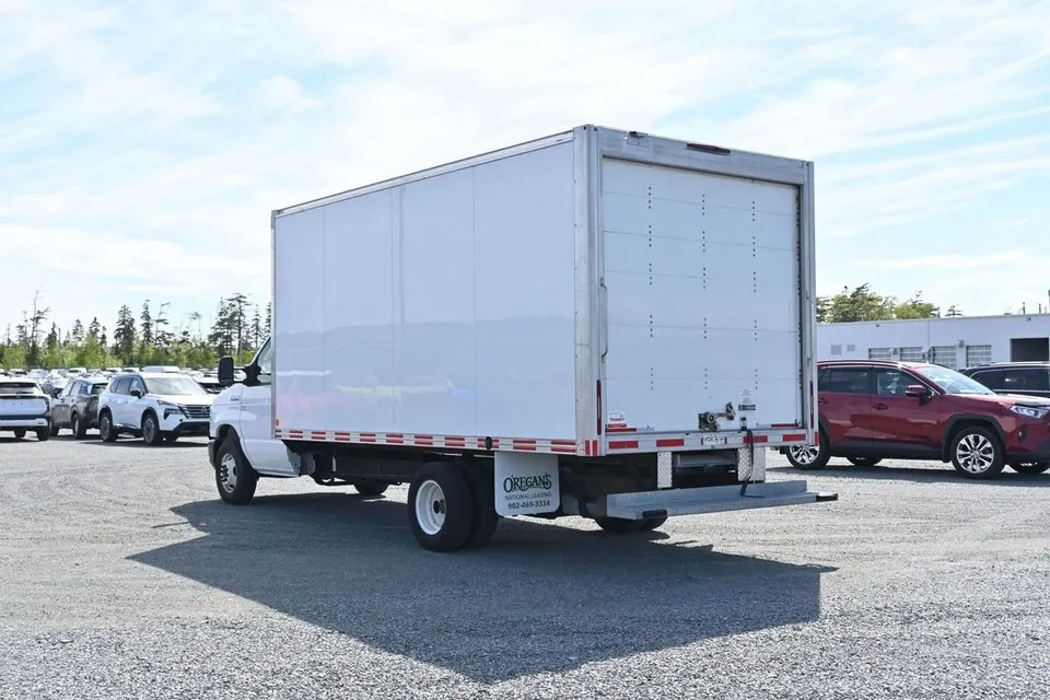 Ford E-450 2025 photo 5