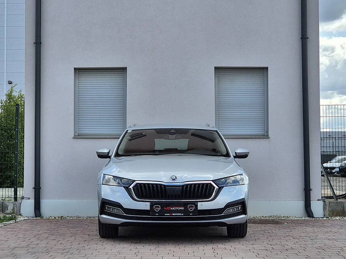 Skoda Octavia 2023 photo 2