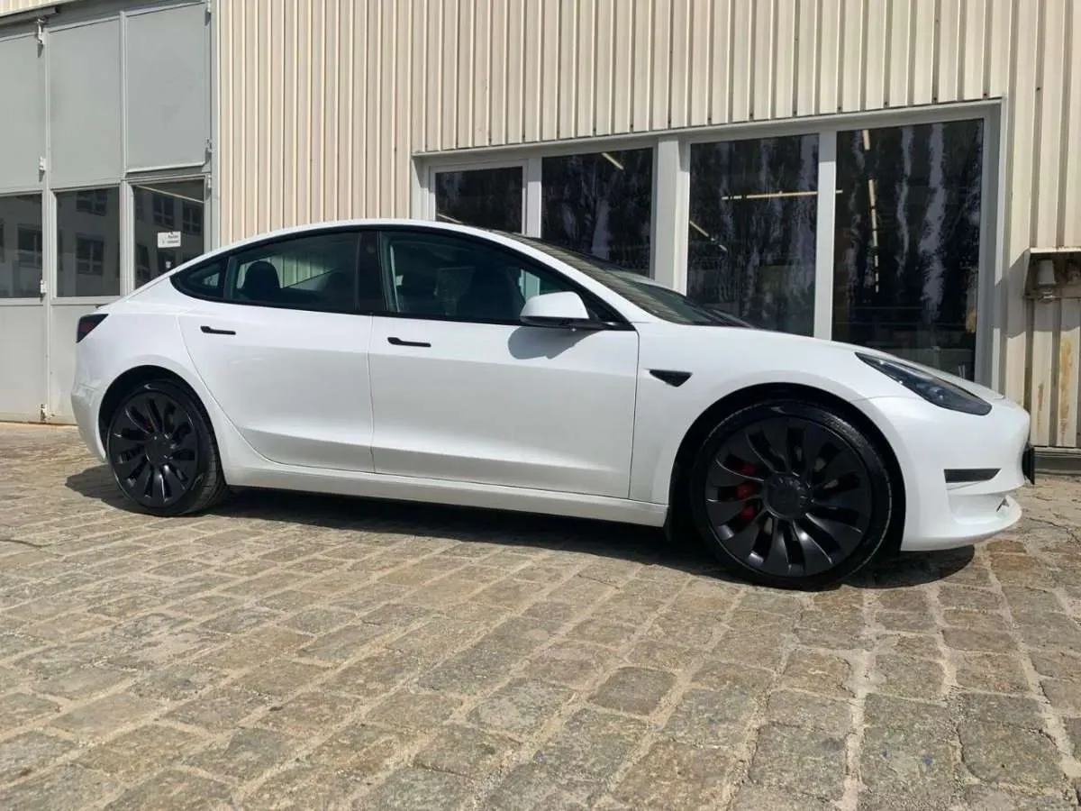 Tesla Model 3 2023 photo 3