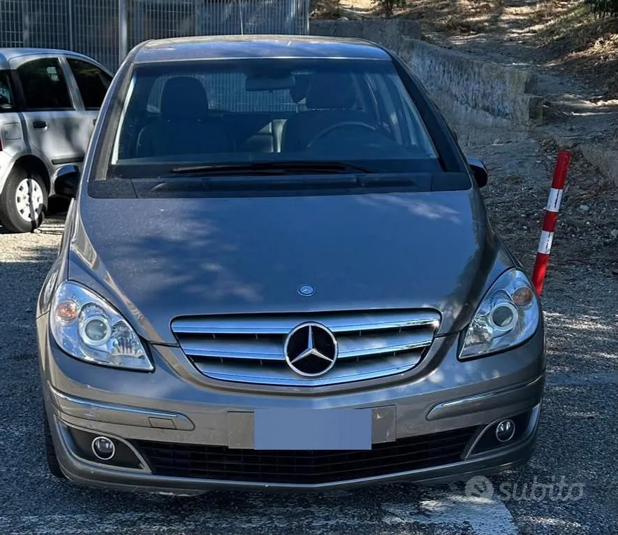 Mercedes-Benz C-Class 2006 photo 2