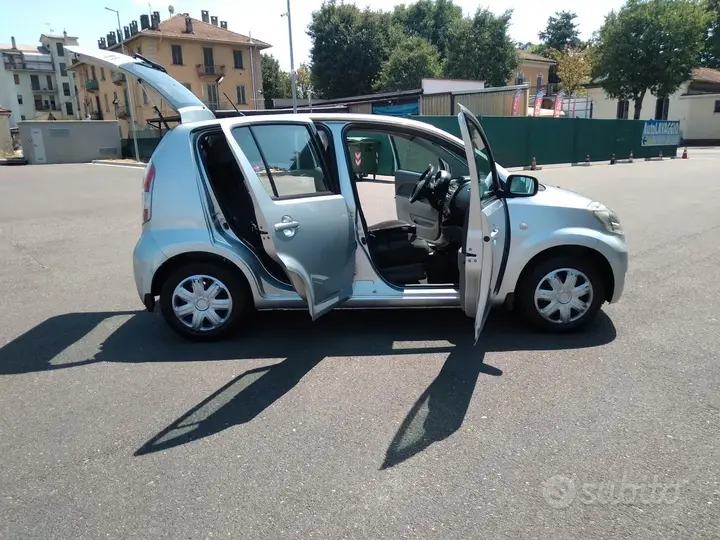 Daihatsu Sirion 2009 photo 2