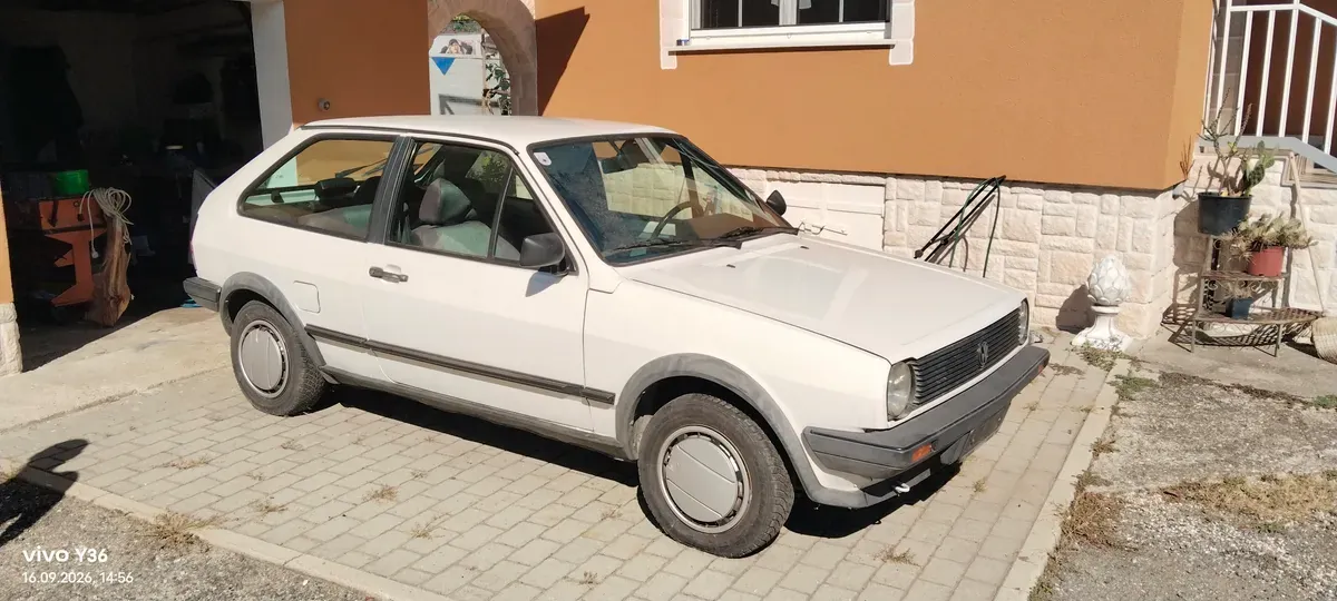 Volkswagen Polo 1987 photo 2