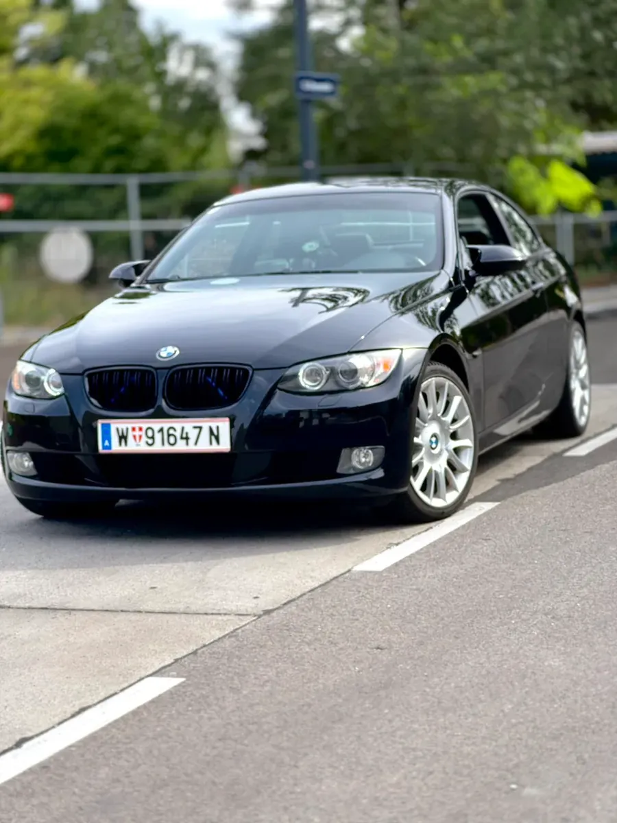 BMW 3 Series 2009 photo 2