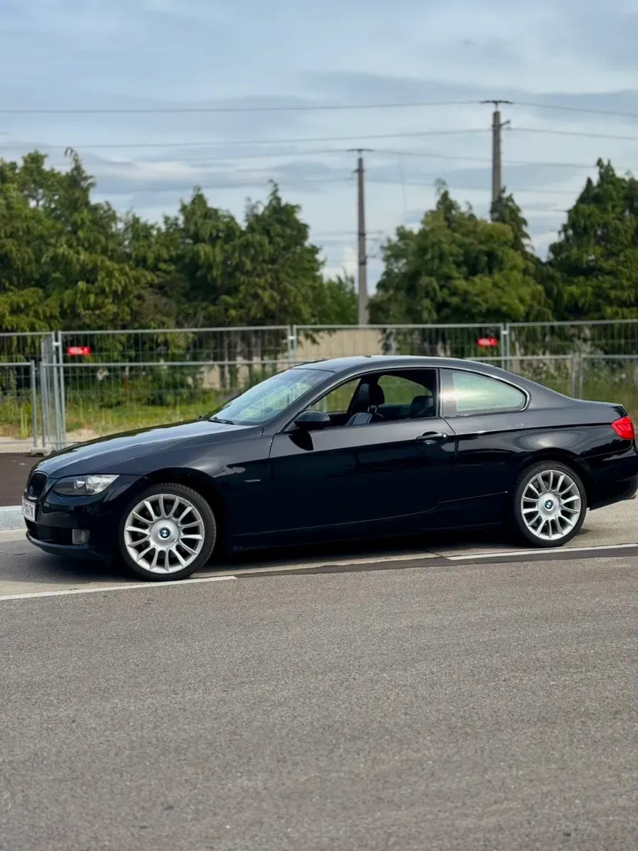 BMW 3 Series 2009 photo 3
