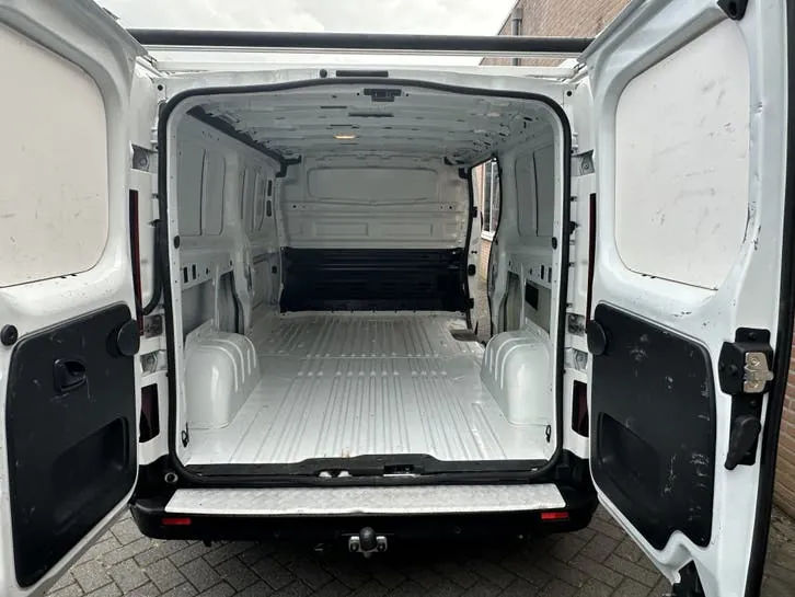 Renault Trafic 2023 photo 3