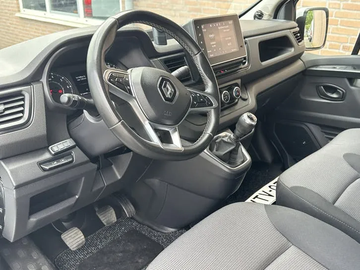 Renault Trafic 2023 photo 2