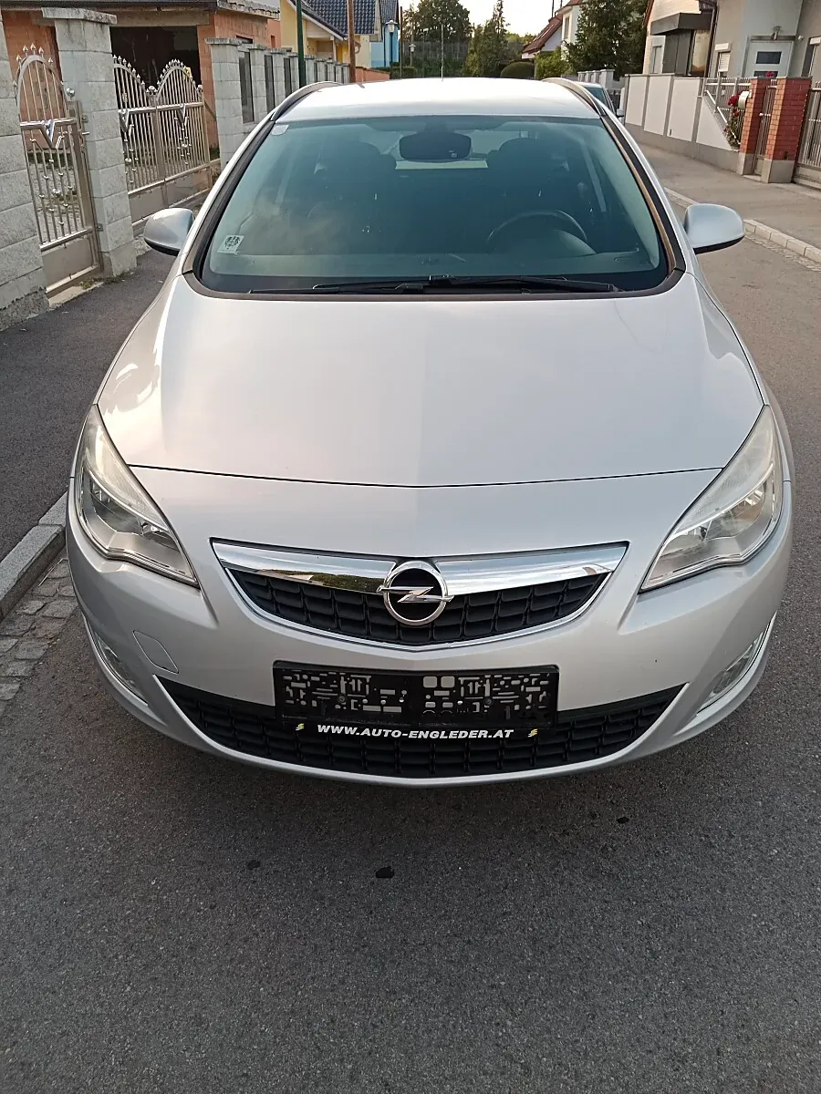 Opel Astra 2012 photo 3