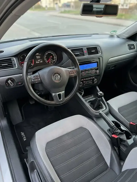 Volkswagen Jetta 2012 photo 3