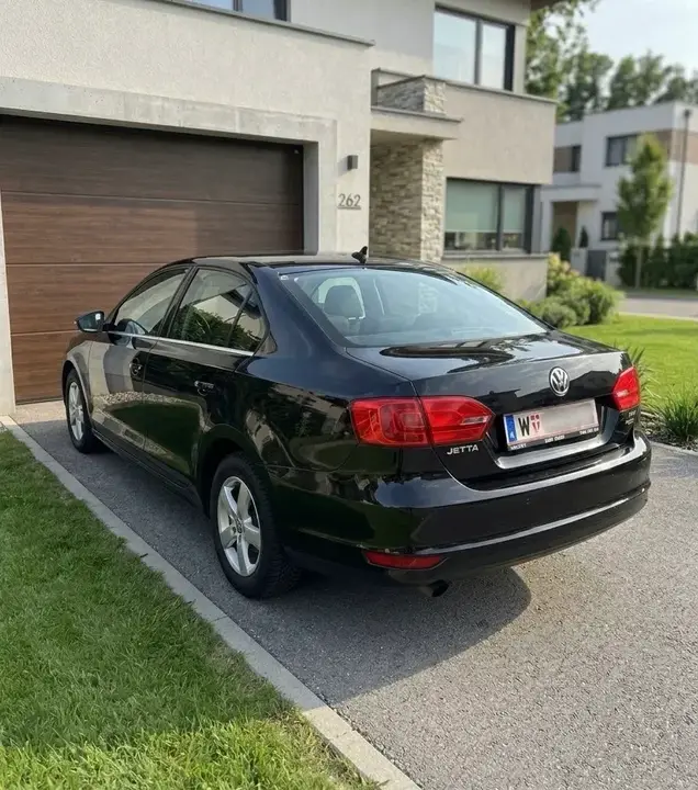 Volkswagen Jetta 2012 photo 2