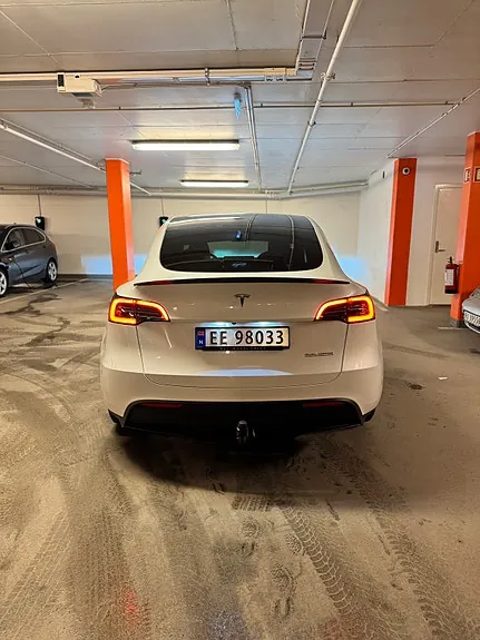 Tesla Model Y 2023 photo 4