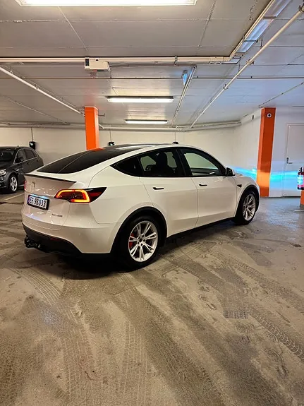 Tesla Model Y 2023 photo 5