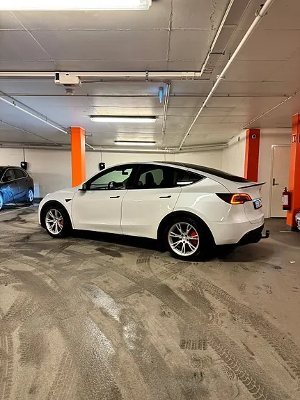 Tesla Model Y 2023 photo 3