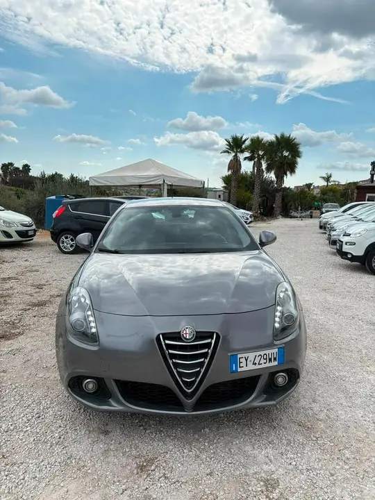 Alfa Romeo Giulietta 2015 photo 2
