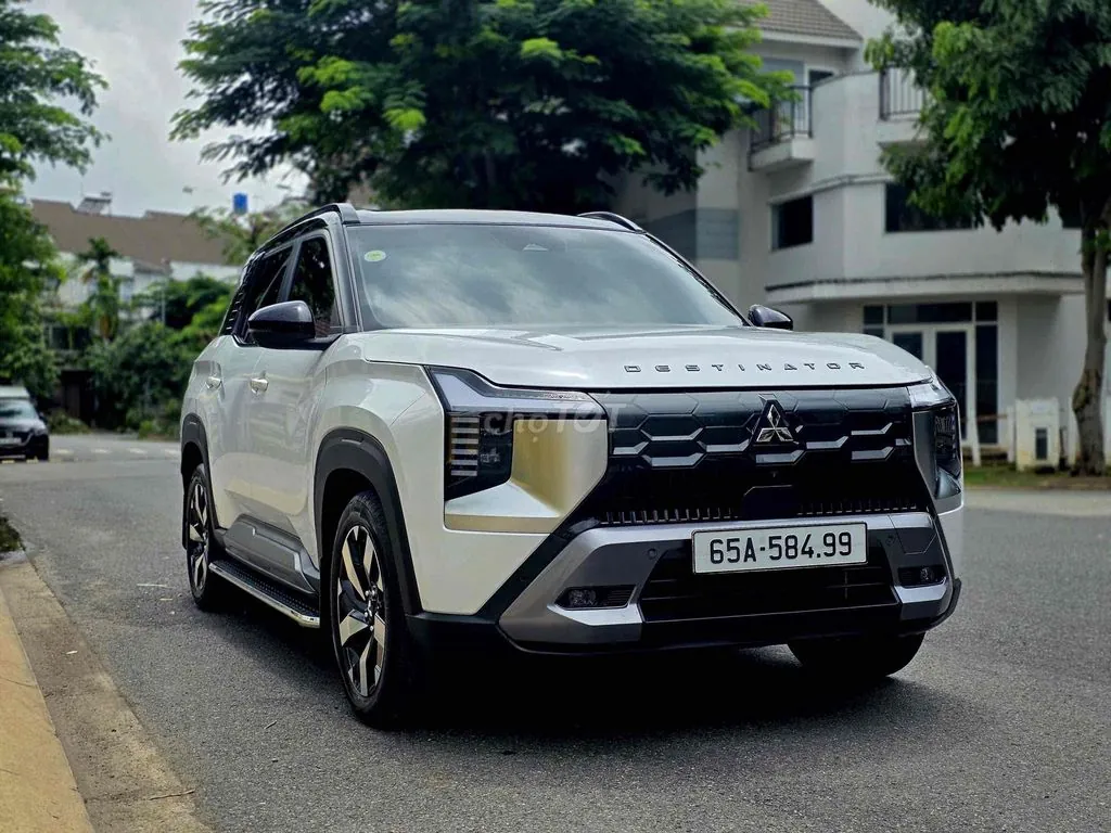 Mitsubishi Destinator