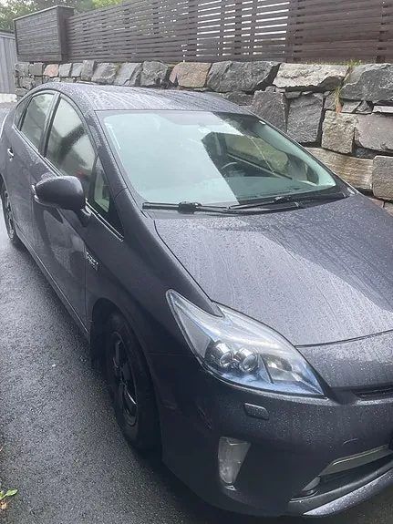 Toyota Prius Plug-In Hybrid 2013 photo 2