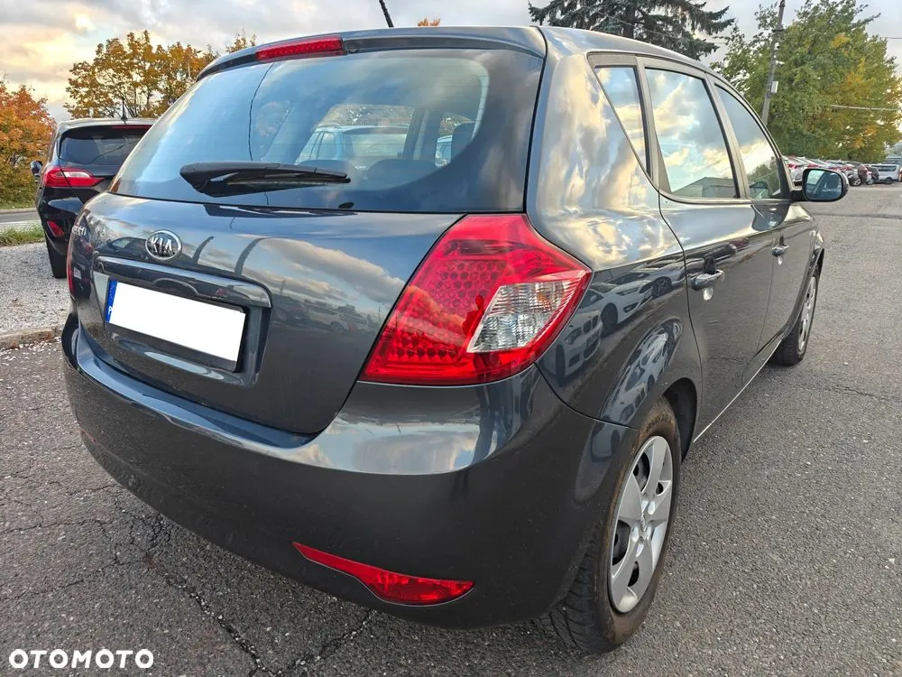 Kia Ceed 2011 photo 2