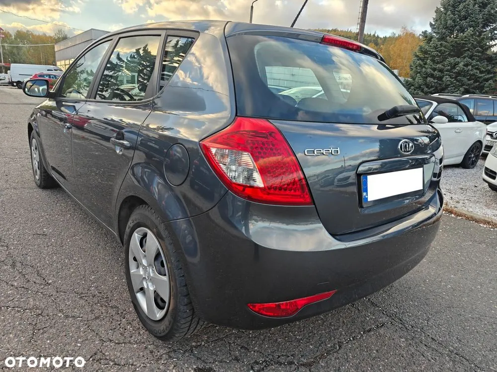Kia Ceed 2011 photo 4
