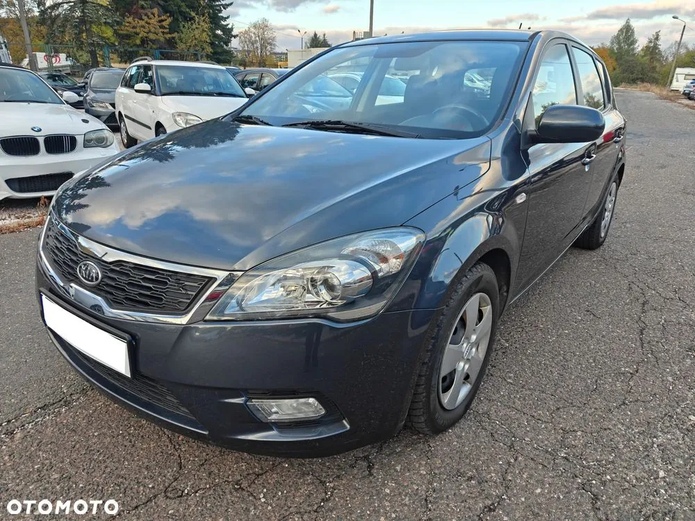 Kia Ceed 2011 photo 3