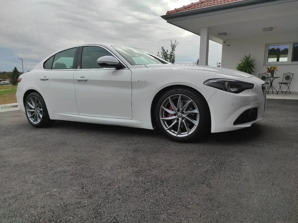 Alfa Romeo Giulia 2016 photo 2