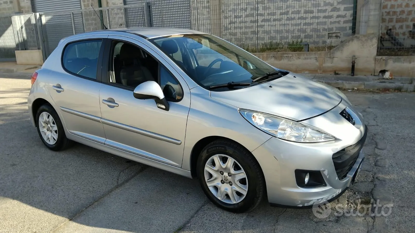 Peugeot 207 2012 photo 2