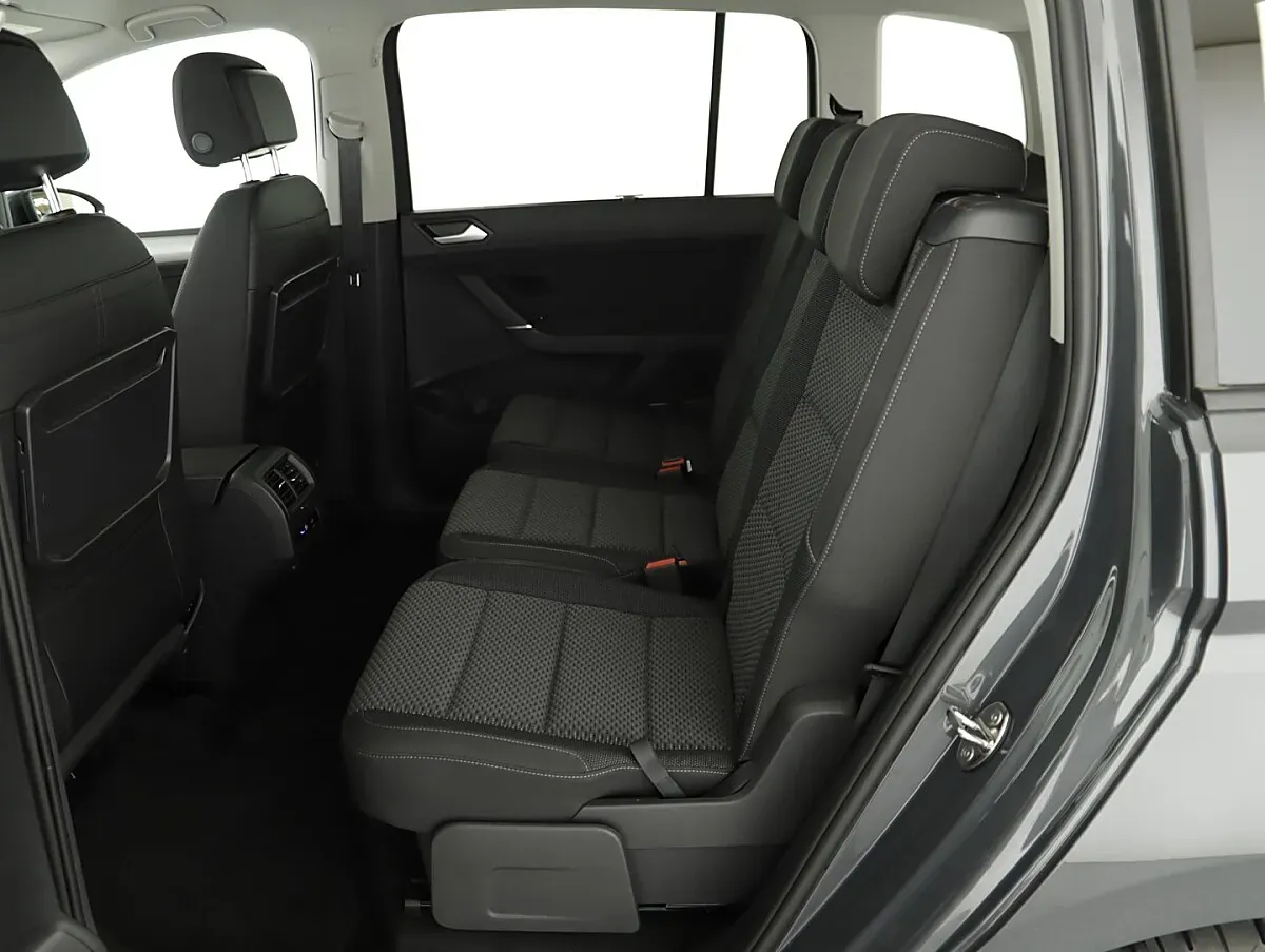 Volkswagen Touran 2026 photo 2