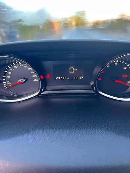 Peugeot 308 2015 photo 2