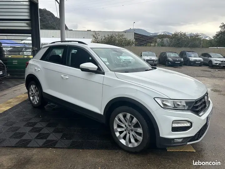 Volkswagen T-Roc 2018 photo 2