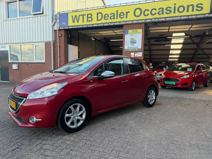 Peugeot 208 2014 photo 3