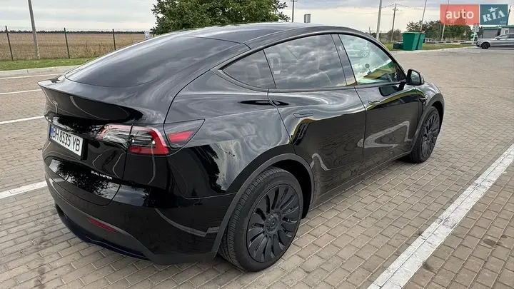 Tesla Model Y 2023 photo 4