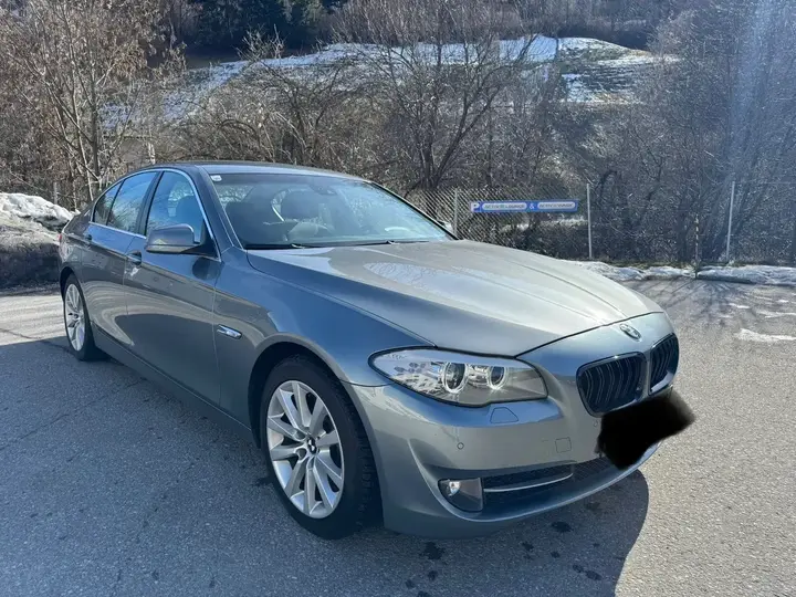 BMW 5 Series 2011 photo 3