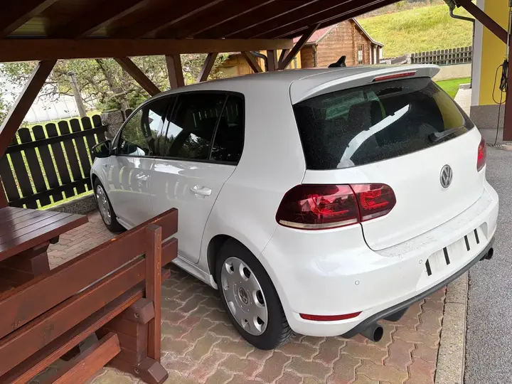 Volkswagen Golf Gti 2012 photo 2