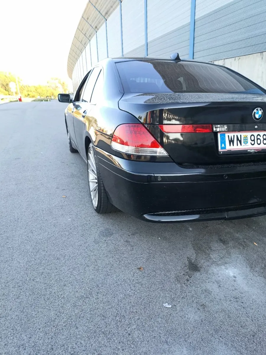 BMW 7 Series 2004 photo 2