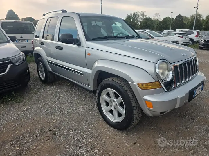 Jeep Grand Cherokee 2006 photo 2